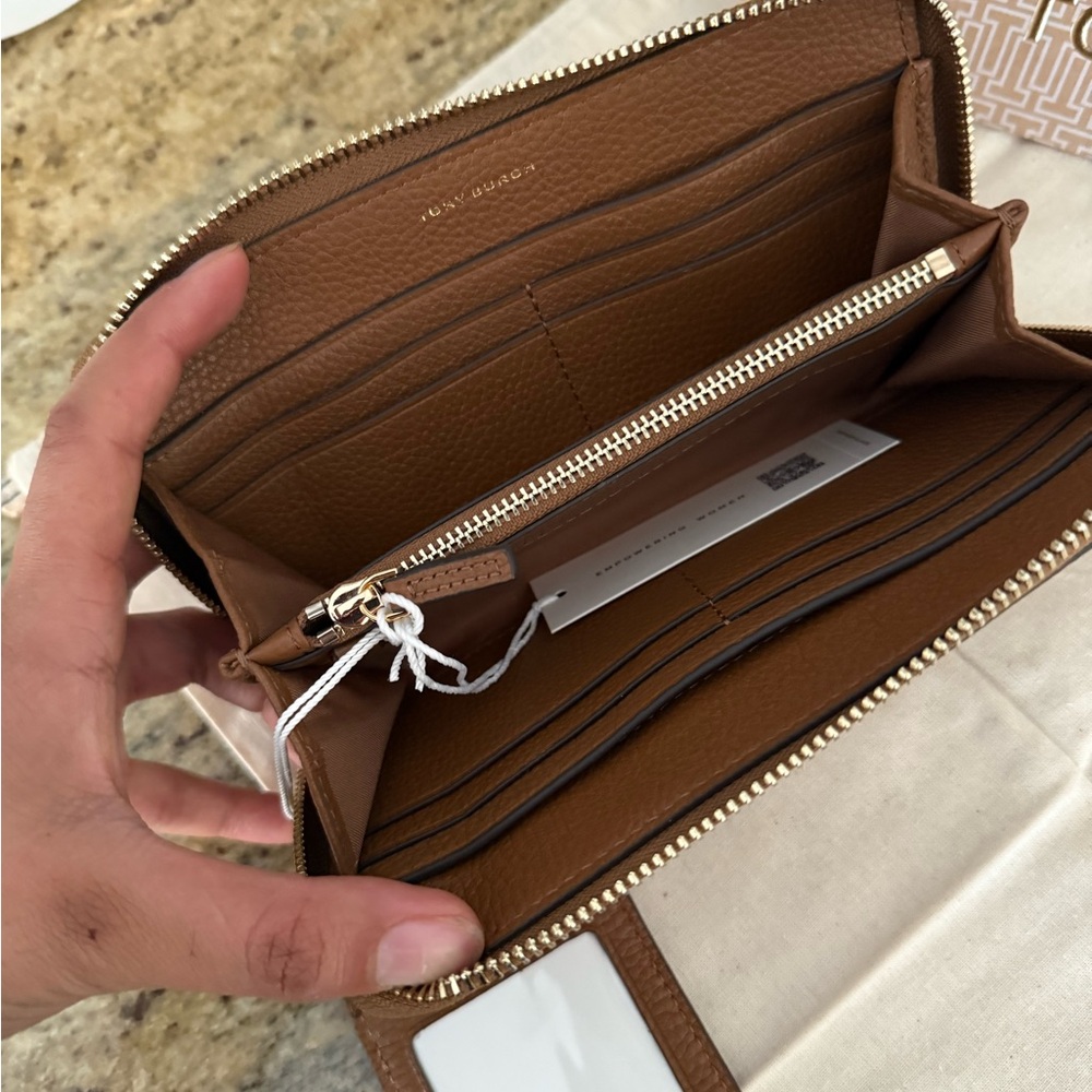 New Tory Burch BRITTEN ZIP CONTINENTAL wallet in moose - Picture 5 of 8